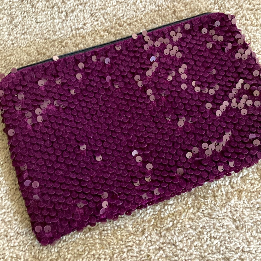 Sequin clutch